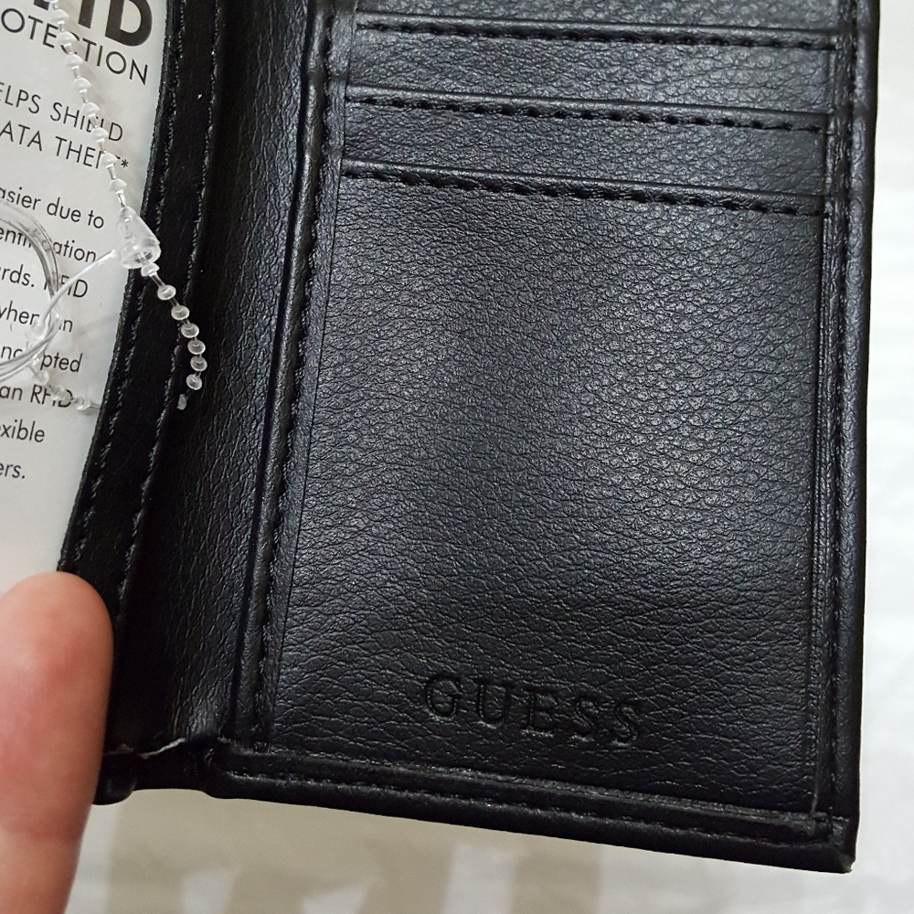 NWT AUTHENTIC guess mens wallet "great gift" - Picture 4 of 6
